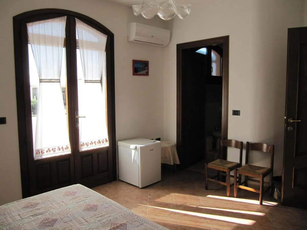 Bed and Breakfast Il Portico Uras 0*,