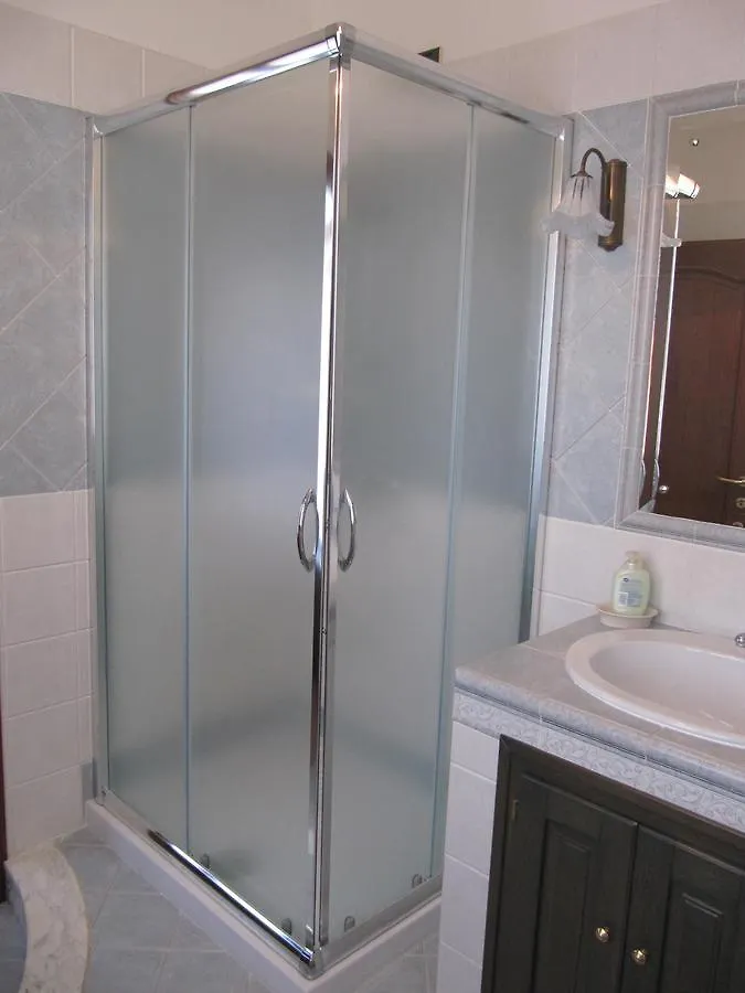 Bed and Breakfast Il Portico Uras 0*,  Italia